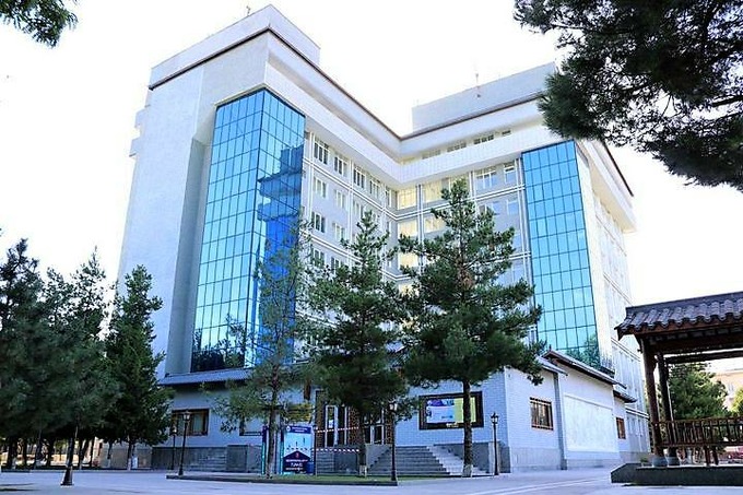沙罗夫·拉希多夫命名的撒马尔罕国立大学